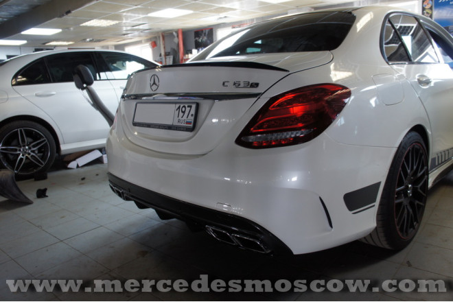 Установка акустики Focal + Центральный динамик для Mercedes C63s AMG